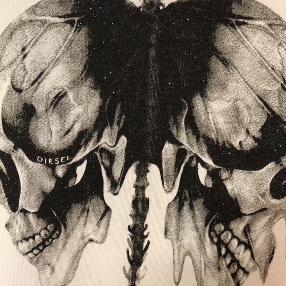 Creativity-Meets-Edgy Diesel Sweater! - Picture 3 of 5